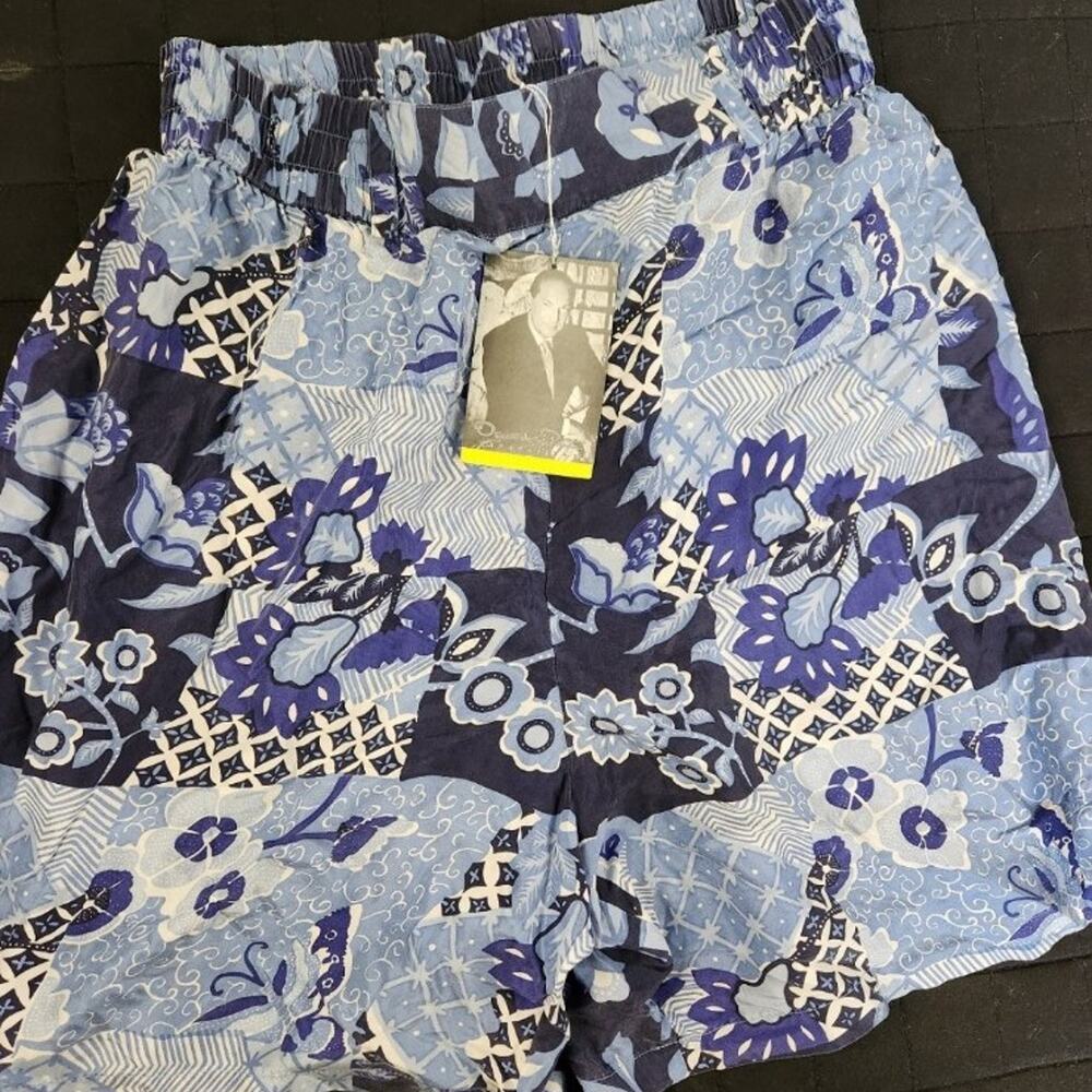 Oscar De La Renta women's 100% silk shorts size Small NWT